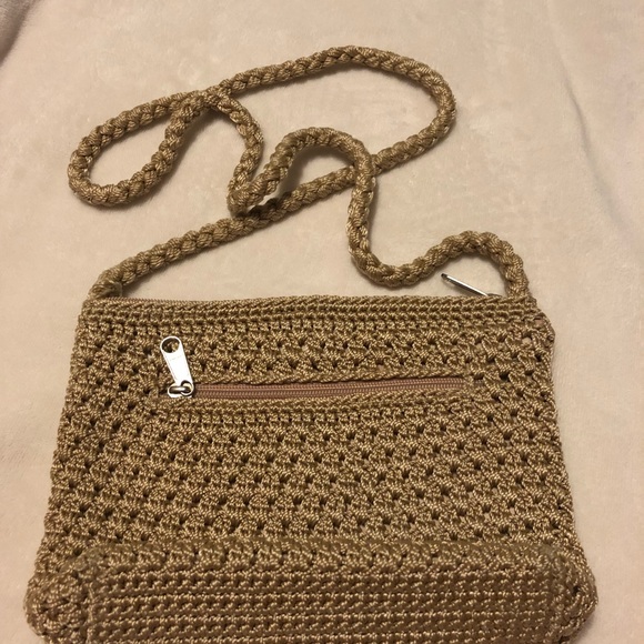 👜 Adorable woven purse 👜 - Picture 2 of 6